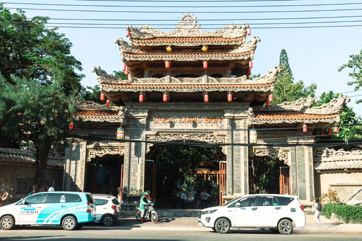 Entrance to Long Son Pagoda Main Temple with mosaic dragon decoration